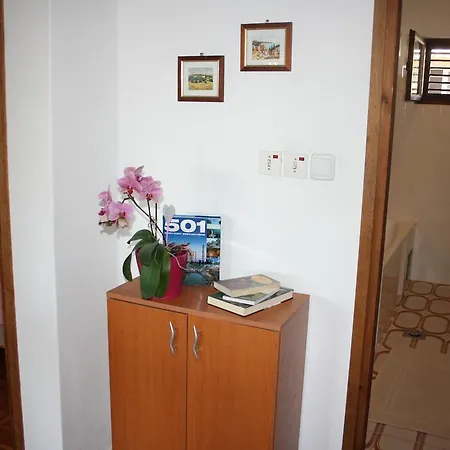 Jure Apartment *